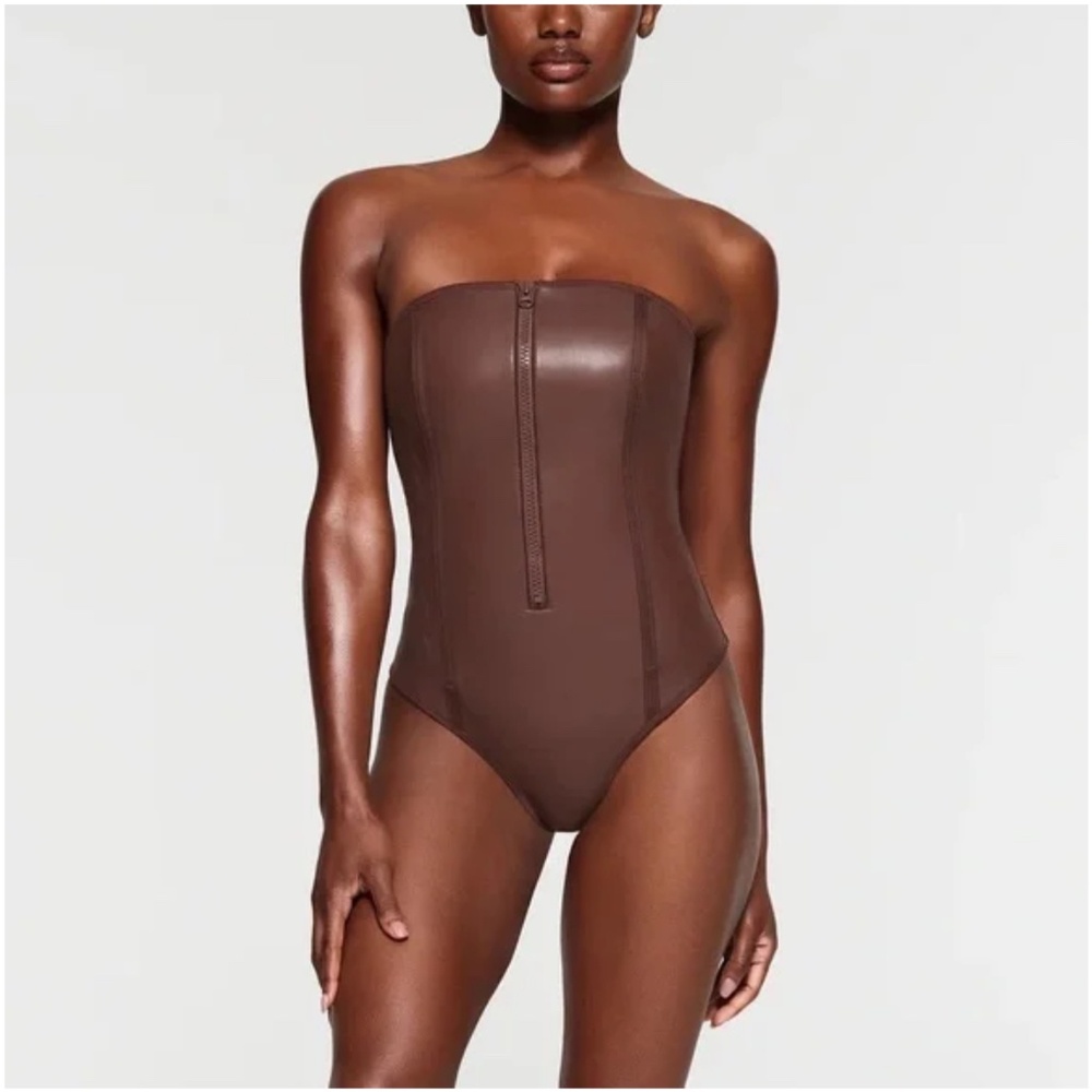NWT! Skims Rubberized scuba swim strapless one piece-Cocoa—4x.